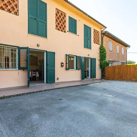 2 Bedroom Cozy In Holiday home
