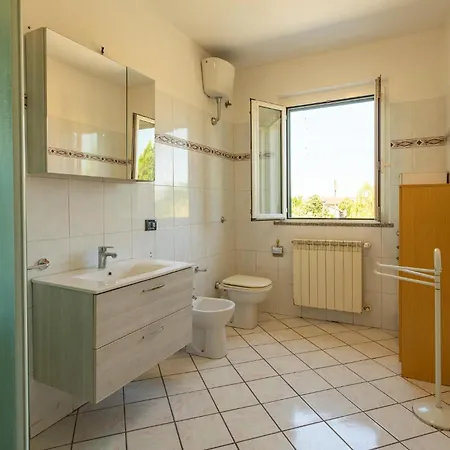 2 Bedroom Cozy In Holiday home